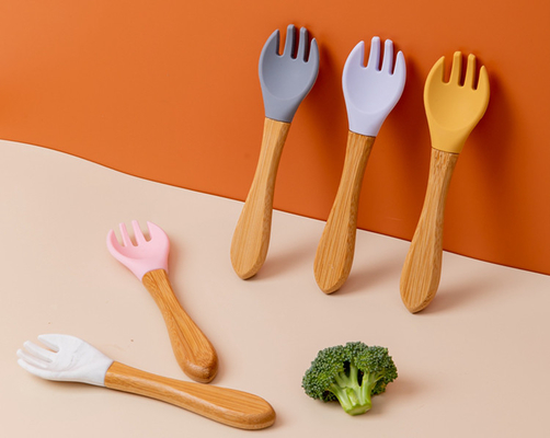 Silikon-Löffel des Latex-freier Baby-5pcs eingestellt mit Holzgriff